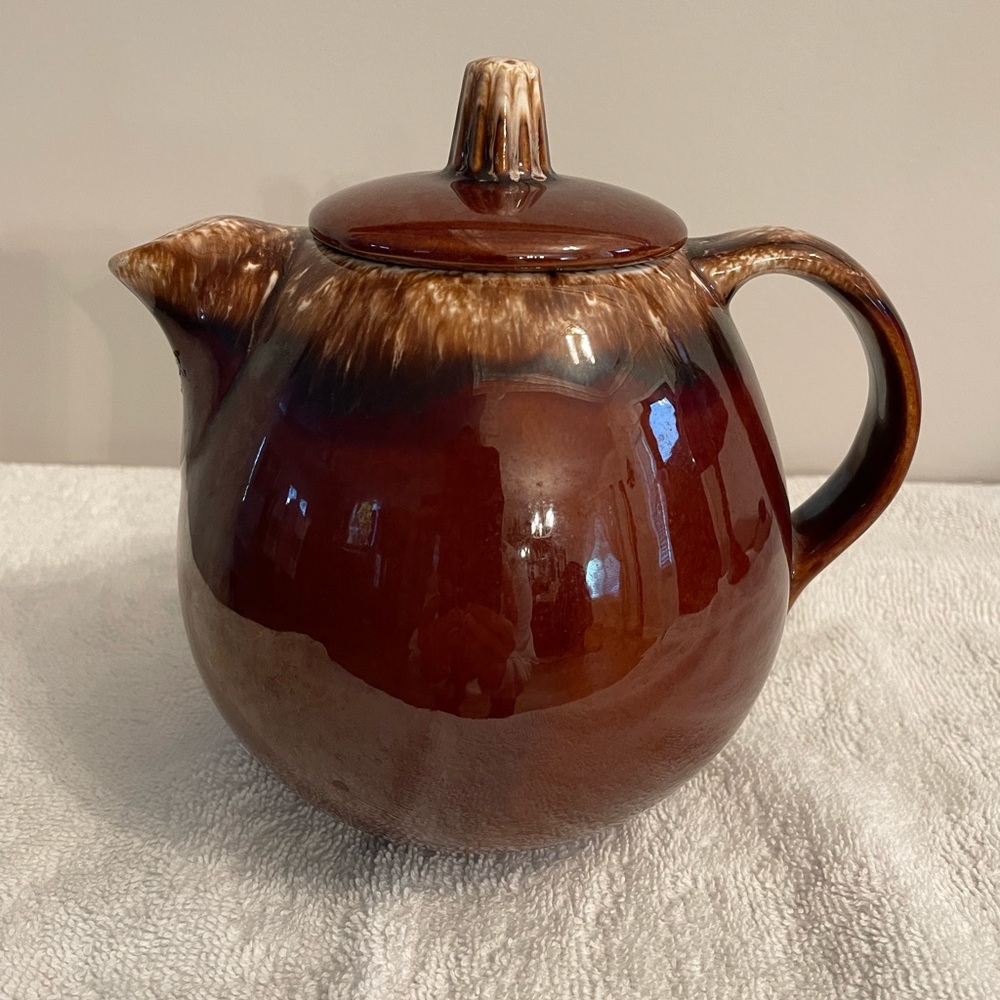 Hull Pottery Coffee Pot. Oven Proof. Vintage and Excellent Condition! #1028